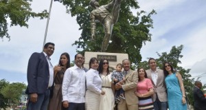 Marichal muestra regocijo estatua en el Quisqueya