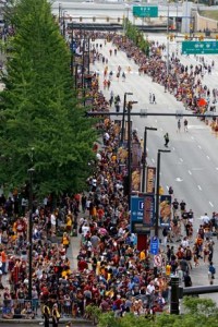 Multitud celebra victoria de los Cavs en Ohio