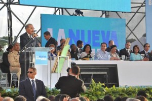 El presidente Medina entrega proyecto la Nueva Barquita en SDE