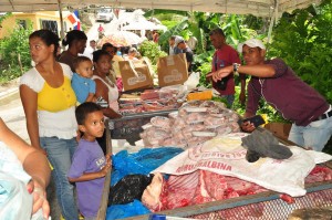 SJM: INESPRE lleva productos baratos a moradores Arroyo Cano