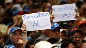 VENEZUELA: Oposición defiende firmas revocatorio VENEZUELA: Oposición defiende firmas revocatorio