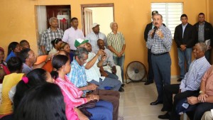Presidente Medina promete ayuda a productores de Neiba