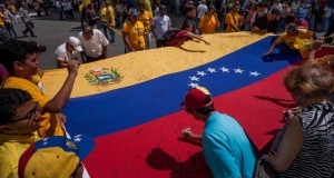 Oposición venezolana exige en calles verificación de firmas para revocatorio