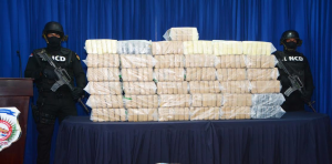 DNCD ocupa 221 paquetes cocaína a dos en Bayahibe
