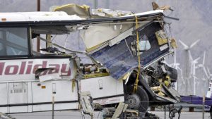 CALIFORNIA: Accidente de bús deja 13 muertos y 31 heridos CALIFORNIA: Accidente de bús deja 13 muertos y 31 heridos