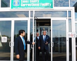 Cónsul visita cárcel de Newark para conocer situación presos RD