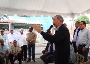 SPM: Presidente Medina promete ayudar pescadores de Guayacanes