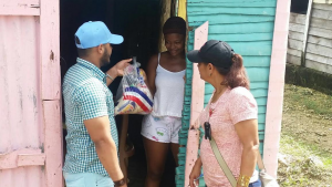 Gobierno entrega alimentos a familias afectadas por las lluvias