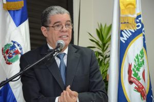 Llaman ciudadanos extranjeros retirar documentos de regularización