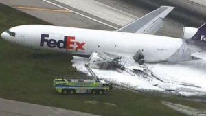FLORIDA: Aeronave de FedEx se incendia FLORIDA: Aeronave de FedEx se incendia