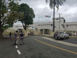 Trasladan de manera preventiva 2,000 reclusos de cárcel La Victoria Trasladan de manera preventiva 2,000 reclusos de cárcel La Victoria