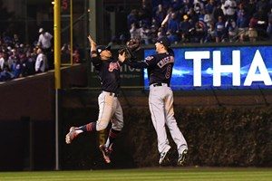 Indios vencen Cachorros y adelantan Serie Mundial Indios vencen Cachorros y adelantan Serie Mundial