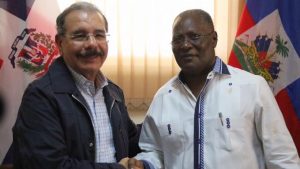 Danilo realiza visita sorpresa Haiti; ofrece ayuda para corregir daños