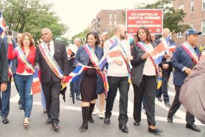 Oficiales electos participan en Desfile Dominicano de Queens Oficiales electos participan en Desfile Dominicano de Queens