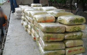 AZUA: El Ejército decomisa 148 pacas de marihuana