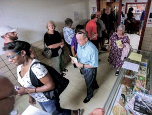 EEUU: FBI publica mas documentos sobre correos Clinton