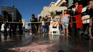 LOS ANGELES: Destruyen estrella de Trump en Hollywood