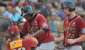 Gigantes apalean al Licey, Estrellas y Aguilas ganan