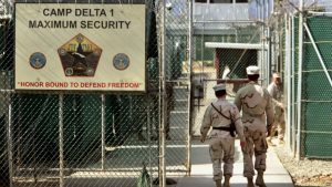 EE.UU. evacúa personal en Guantánamo por huracán Matthew