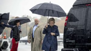 Envían polvo sospechoso a oficina de campaña de Clinton Envían polvo sospechoso a oficina de campaña de Clinton