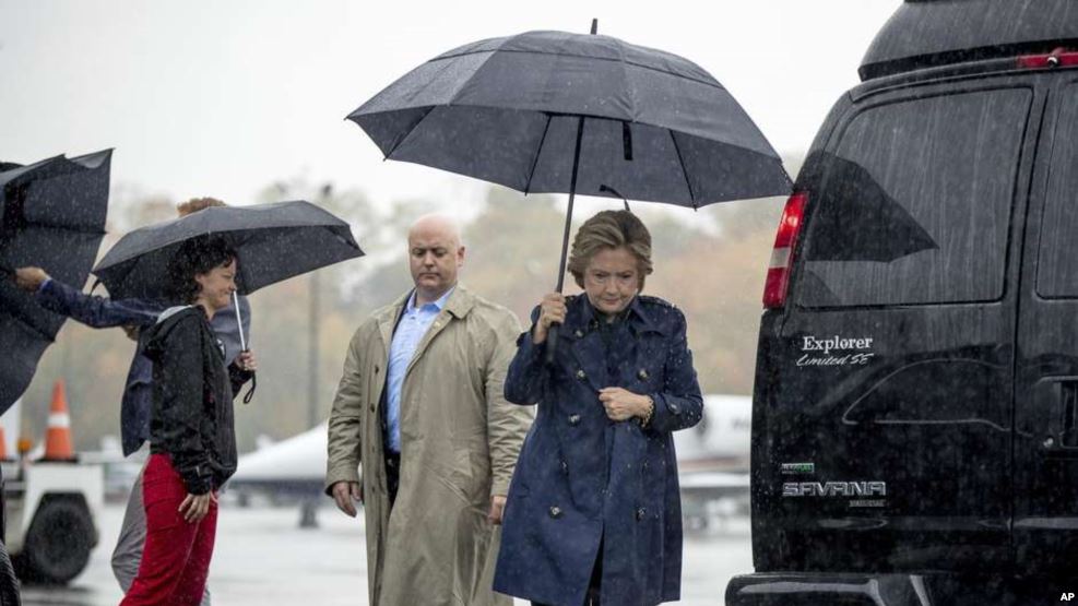 Envían polvo sospechoso a oficina de campaña de Clinton imagen