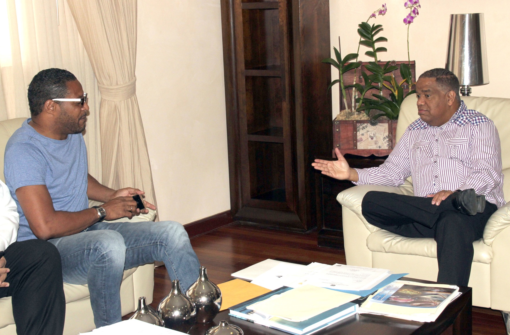 Javier Sotomayor visita al Ministro de Deportes imagen