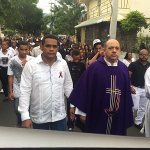 BONAO: Cientos de personas demandan esclarecer crimen