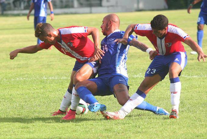 Martinica se impone a RD en Fútbol del Caribe imagen