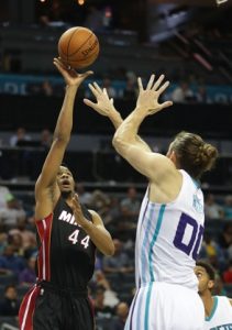 Dominicano Luis Montero debuta en pretemporada NBA