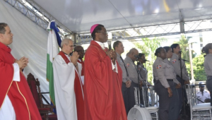 Nuncio y Director difieren sobre manifestaciones de policias