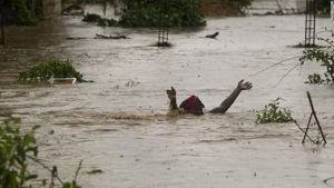 Matthew devasta el sur de Haití; se desploma puente frontera con RD