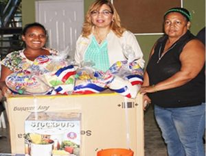 SANTIAGO: Plan Social entrega ayuda a damnificados incendio