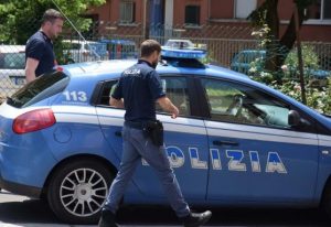 ITALIA: Dominicano preso por golpear y robar a novia y primo