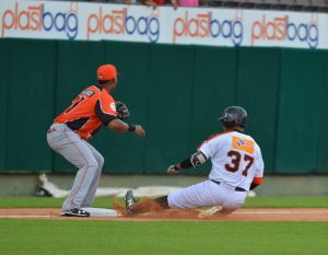 Toros vencen a los Gigantes, Licey y Aguilas triunfan Toros vencen a los Gigantes, Licey y Aguilas triunfan
