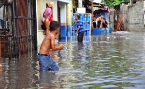 Lluvias inundan 117 casas, anegan 7 secciones y desplazan 885 personas