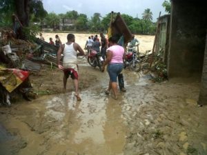 COE rescata ocho personas atrapadas por crecidas ríos en Sánchez Ramírez COE rescata ocho personas atrapadas por crecidas ríos en Sánchez Ramírez