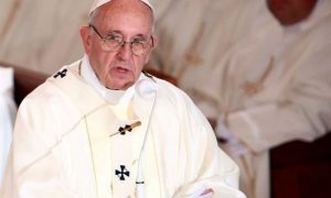 El Papa reza por los centroamericanos tras el huracán Otto y el terremoto