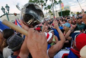 MIAMI: Un día entero de «fiesta sin fin» en la Pequeña Habana por muerte Fidel MIAMI: Un día entero de «fiesta sin fin» en la Pequeña Habana por muerte Fidel