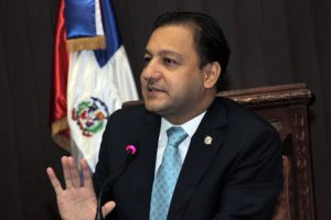 SANTIAGO: Tribunal cita a Abel Martínez por presunta violación Ley Información