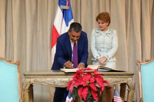 Cámara de Diputados recibe la visita  de Adriano Espaillat