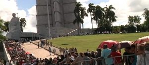 CUBA: Miles personas empezaron este lunes a despedir a Fidel en La Habana