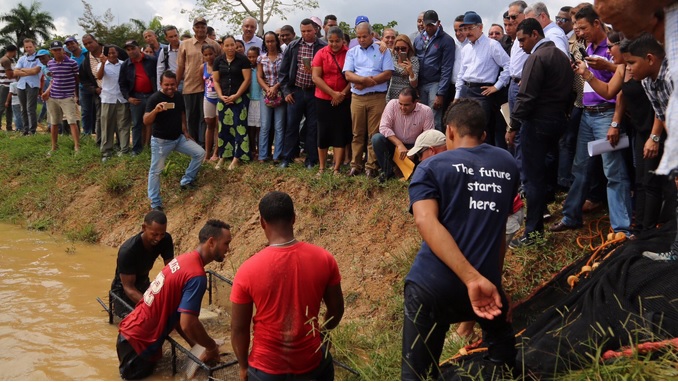 NAGUA: Presidente supervisa proyecto producción mero y camarones imagen