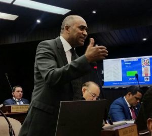 Diputado dice presupuesto está centrado en la Capital y gasto corriente Diputado dice presupuesto está centrado en la Capital y gasto corriente
