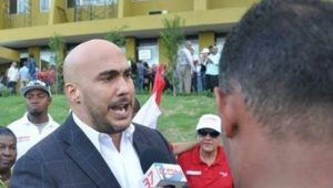 Homero González pide a políticos más solidaridad con damnificados