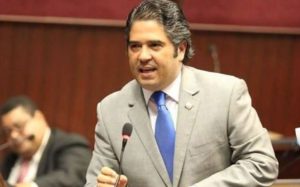 Diputado Noé Camacho pide excusas a Faride Raful Diputado Noé Camacho pide excusas a Faride Raful