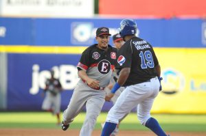 Leones blanquean Licey, Toros y Aguilas ganan Leones blanquean Licey, Toros y Aguilas ganan