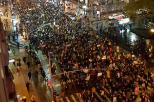 EU: Cinco heridos deja tiroteo cerca de una protesta contra Trump