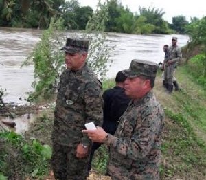 SFM: Ministro de Defensa recorre zonas afectadas del Bajo Yuna
