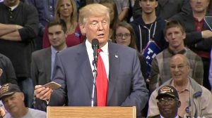 Trump pelea en estados claves los instantes finales de la campaña