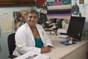 Voluntarios de vacunas muestran  valor de la solidaridad humana